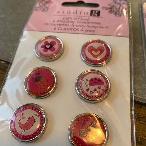 NWT EPOXY Brads EMBELLISHMENTS Scrapbooking Flower Heart Bird Ladybug Butterfly - Picture 2 of 4